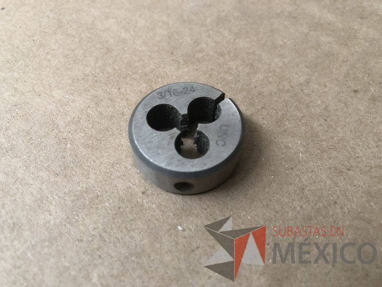 Lote 012 - 2470 Piezas de diferentes materiales (Terminal ojillos, barras de silicón, grano de esmeril, discos depredador, rollos de alambre, limas, bandas, brocas, tarrajas, vidrios, lijas, electrodos, cuchillas, entre otros) - Imagen 82
