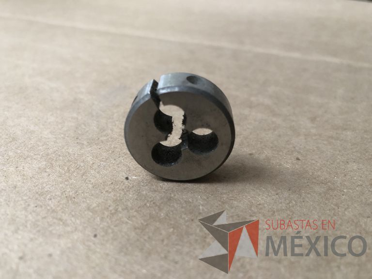 Lote 012 - 2470 Piezas de diferentes materiales (Terminal ojillos, barras de silicón, grano de esmeril, discos depredador, rollos de alambre, limas, bandas, brocas, tarrajas, vidrios, lijas, electrodos, cuchillas, entre otros) - Imagen 136