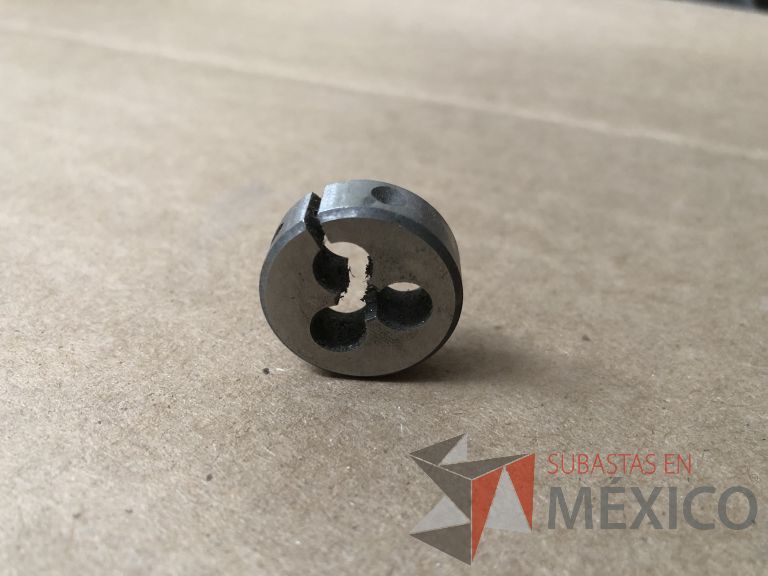 Lote 012 - 2470 Piezas de diferentes materiales (Terminal ojillos, barras de silicón, grano de esmeril, discos depredador, rollos de alambre, limas, bandas, brocas, tarrajas, vidrios, lijas, electrodos, cuchillas, entre otros) - Imagen 99