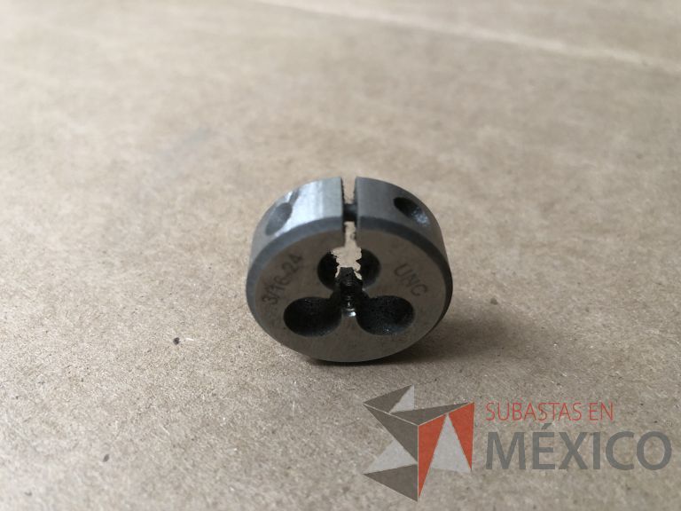 Lote 012 - 2470 Piezas de diferentes materiales (Terminal ojillos, barras de silicón, grano de esmeril, discos depredador, rollos de alambre, limas, bandas, brocas, tarrajas, vidrios, lijas, electrodos, cuchillas, entre otros) - Imagen 134
