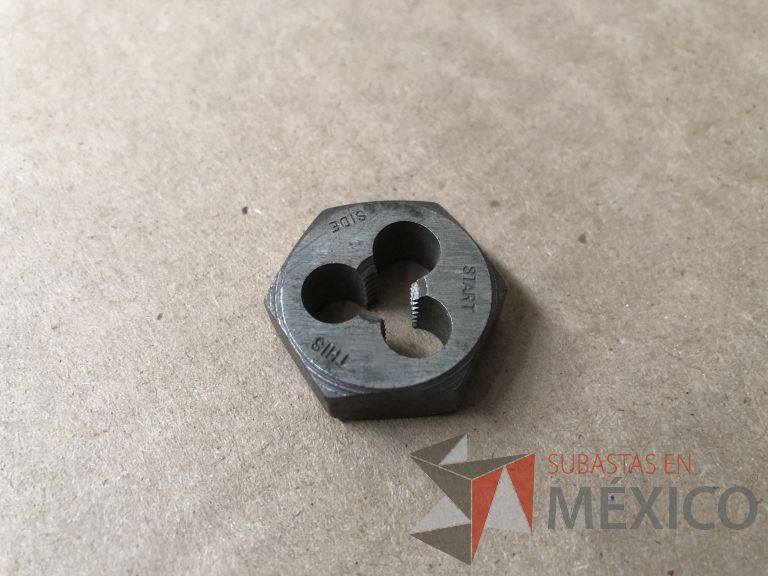 Lote 012 - 2470 Piezas de diferentes materiales (Terminal ojillos, barras de silicón, grano de esmeril, discos depredador, rollos de alambre, limas, bandas, brocas, tarrajas, vidrios, lijas, electrodos, cuchillas, entre otros) - Imagen 260