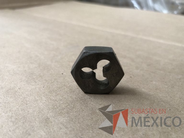 Lote 012 - 2470 Piezas de diferentes materiales (Terminal ojillos, barras de silicón, grano de esmeril, discos depredador, rollos de alambre, limas, bandas, brocas, tarrajas, vidrios, lijas, electrodos, cuchillas, entre otros) - Imagen 261