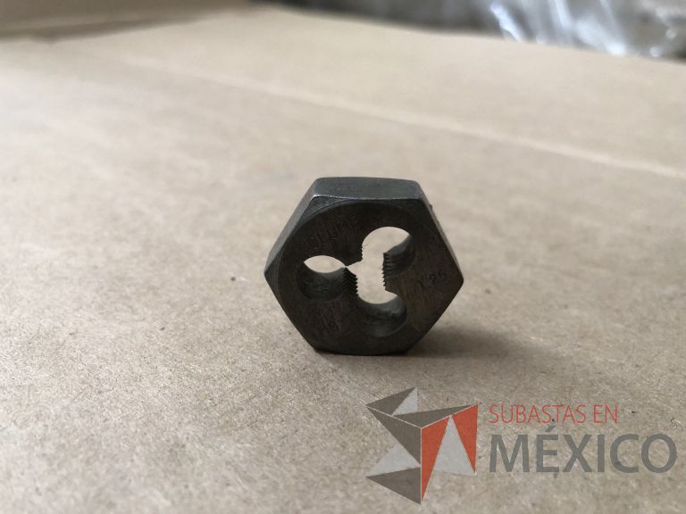 Lote 012 - 2470 Piezas de diferentes materiales (Terminal ojillos, barras de silicón, grano de esmeril, discos depredador, rollos de alambre, limas, bandas, brocas, tarrajas, vidrios, lijas, electrodos, cuchillas, entre otros) - Imagen 203