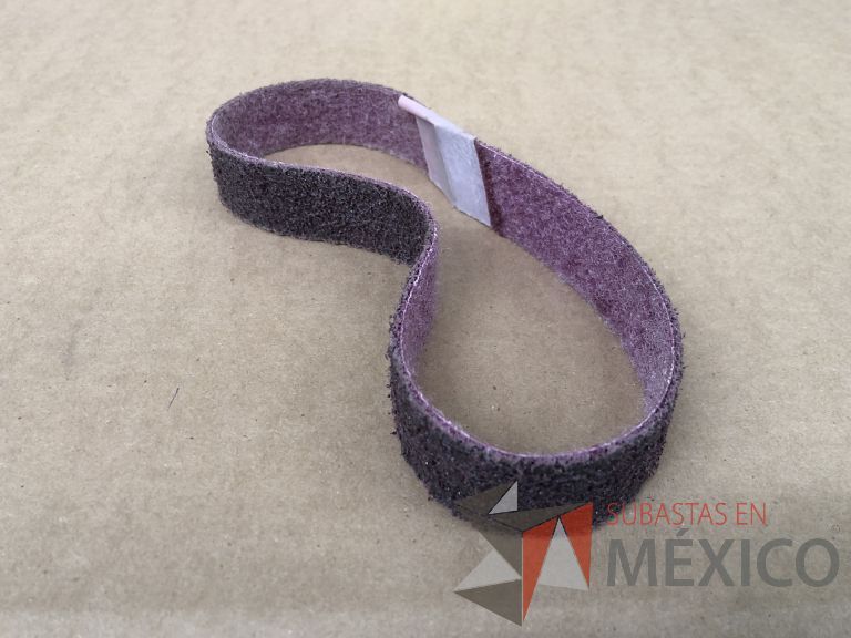 Lote 012 - 2470 Piezas de diferentes materiales (Terminal ojillos, barras de silicón, grano de esmeril, discos depredador, rollos de alambre, limas, bandas, brocas, tarrajas, vidrios, lijas, electrodos, cuchillas, entre otros) - Imagen 149