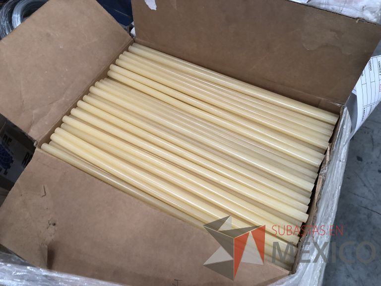 Lote 012 - 2470 Piezas de diferentes materiales (Terminal ojillos, barras de silicón, grano de esmeril, discos depredador, rollos de alambre, limas, bandas, brocas, tarrajas, vidrios, lijas, electrodos, cuchillas, entre otros) - Imagen 129