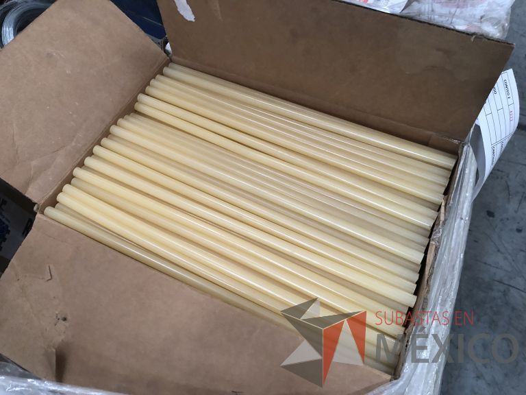 Lote 012 - 2470 Piezas de diferentes materiales (Terminal ojillos, barras de silicón, grano de esmeril, discos depredador, rollos de alambre, limas, bandas, brocas, tarrajas, vidrios, lijas, electrodos, cuchillas, entre otros) - Imagen 128