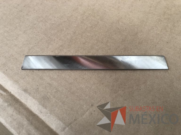 Lote 012 - 2470 Piezas de diferentes materiales (Terminal ojillos, barras de silicón, grano de esmeril, discos depredador, rollos de alambre, limas, bandas, brocas, tarrajas, vidrios, lijas, electrodos, cuchillas, entre otros) - Imagen 93