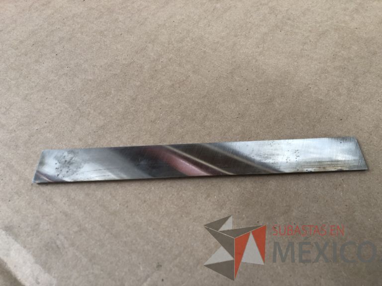 Lote 012 - 2470 Piezas de diferentes materiales (Terminal ojillos, barras de silicón, grano de esmeril, discos depredador, rollos de alambre, limas, bandas, brocas, tarrajas, vidrios, lijas, electrodos, cuchillas, entre otros) - Imagen 314