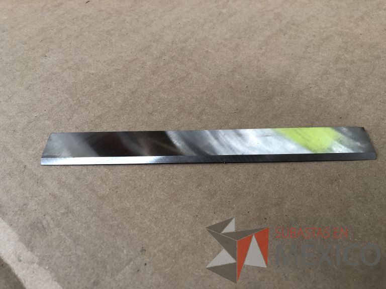 Lote 012 - 2470 Piezas de diferentes materiales (Terminal ojillos, barras de silicón, grano de esmeril, discos depredador, rollos de alambre, limas, bandas, brocas, tarrajas, vidrios, lijas, electrodos, cuchillas, entre otros) - Imagen 313