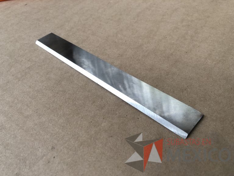 Lote 012 - 2470 Piezas de diferentes materiales (Terminal ojillos, barras de silicón, grano de esmeril, discos depredador, rollos de alambre, limas, bandas, brocas, tarrajas, vidrios, lijas, electrodos, cuchillas, entre otros) - Imagen 315