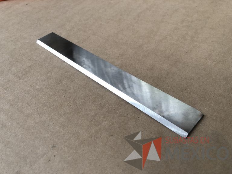 Lote 012 - 2470 Piezas de diferentes materiales (Terminal ojillos, barras de silicón, grano de esmeril, discos depredador, rollos de alambre, limas, bandas, brocas, tarrajas, vidrios, lijas, electrodos, cuchillas, entre otros) - Imagen 310