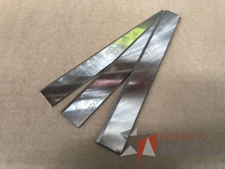 Lote 012 - 2470 Piezas de diferentes materiales (Terminal ojillos, barras de silicón, grano de esmeril, discos depredador, rollos de alambre, limas, bandas, brocas, tarrajas, vidrios, lijas, electrodos, cuchillas, entre otros) - Imagen 245