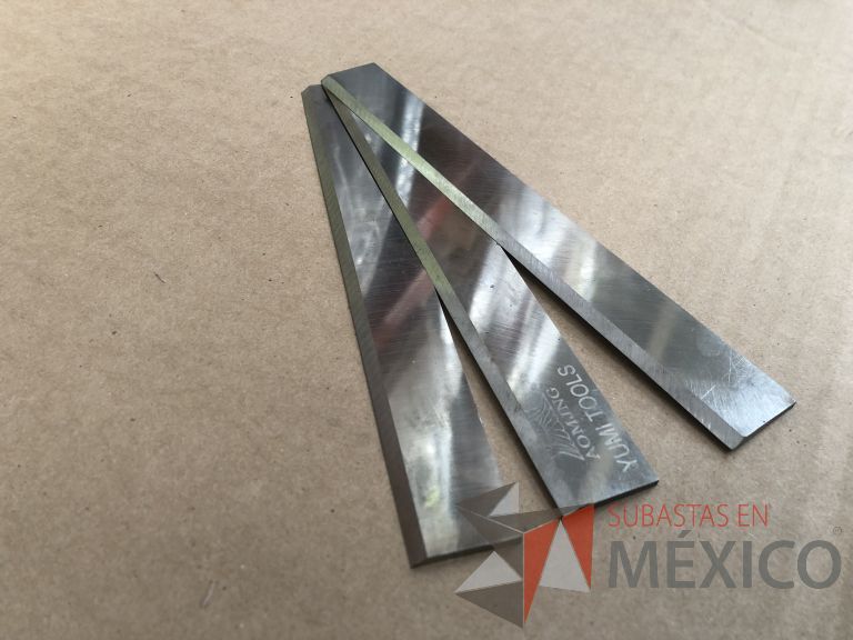 Lote 012 - 2470 Piezas de diferentes materiales (Terminal ojillos, barras de silicón, grano de esmeril, discos depredador, rollos de alambre, limas, bandas, brocas, tarrajas, vidrios, lijas, electrodos, cuchillas, entre otros) - Imagen 243