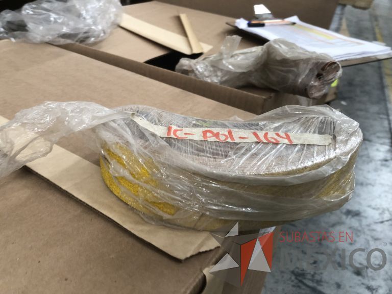 Lote 012 - 2470 Piezas de diferentes materiales (Terminal ojillos, barras de silicón, grano de esmeril, discos depredador, rollos de alambre, limas, bandas, brocas, tarrajas, vidrios, lijas, electrodos, cuchillas, entre otros) - Imagen 277