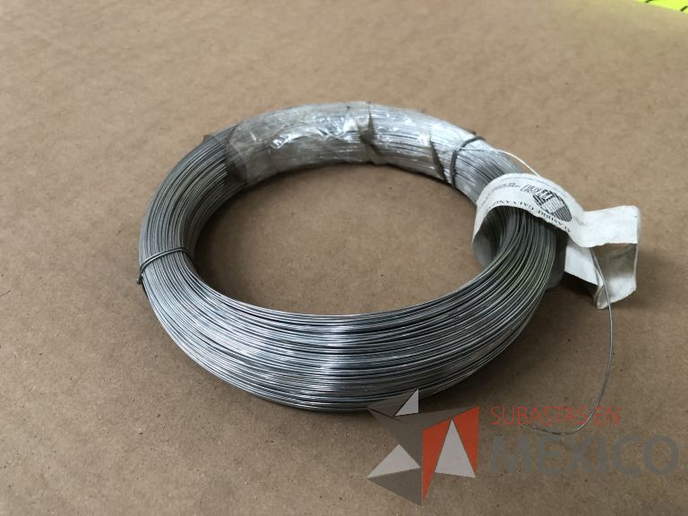 Lote 012 - 2470 Piezas de diferentes materiales (Terminal ojillos, barras de silicón, grano de esmeril, discos depredador, rollos de alambre, limas, bandas, brocas, tarrajas, vidrios, lijas, electrodos, cuchillas, entre otros)