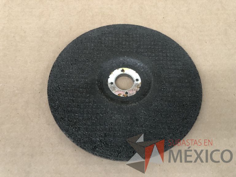 Lote 012 - 2470 Piezas de diferentes materiales (Terminal ojillos, barras de silicón, grano de esmeril, discos depredador, rollos de alambre, limas, bandas, brocas, tarrajas, vidrios, lijas, electrodos, cuchillas, entre otros) - Imagen 116