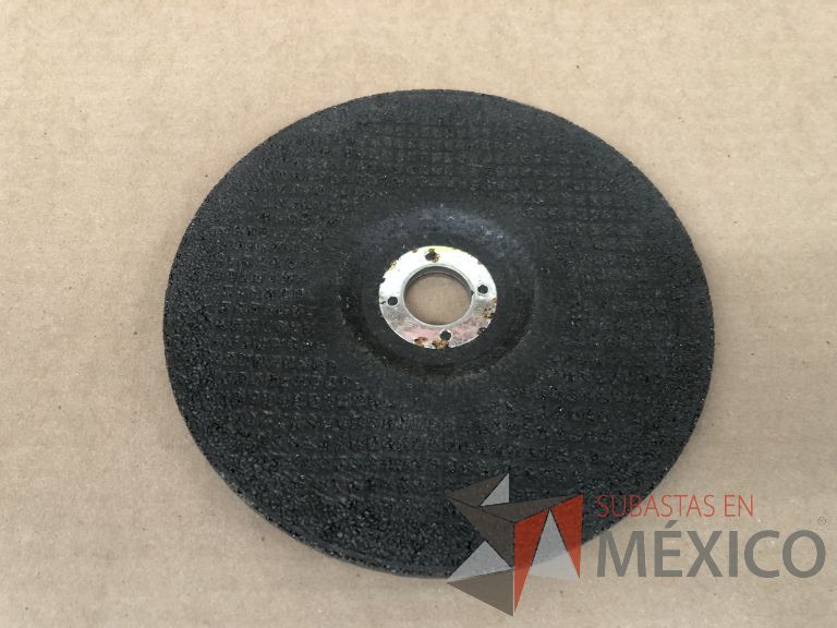 Lote 012 - 2470 Piezas de diferentes materiales (Terminal ojillos, barras de silicón, grano de esmeril, discos depredador, rollos de alambre, limas, bandas, brocas, tarrajas, vidrios, lijas, electrodos, cuchillas, entre otros) - Imagen 114