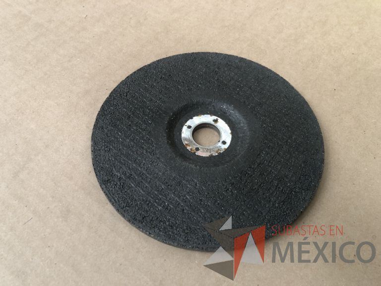 Lote 012 - 2470 Piezas de diferentes materiales (Terminal ojillos, barras de silicón, grano de esmeril, discos depredador, rollos de alambre, limas, bandas, brocas, tarrajas, vidrios, lijas, electrodos, cuchillas, entre otros) - Imagen 113