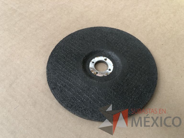 Lote 012 - 2470 Piezas de diferentes materiales (Terminal ojillos, barras de silicón, grano de esmeril, discos depredador, rollos de alambre, limas, bandas, brocas, tarrajas, vidrios, lijas, electrodos, cuchillas, entre otros) - Imagen 144