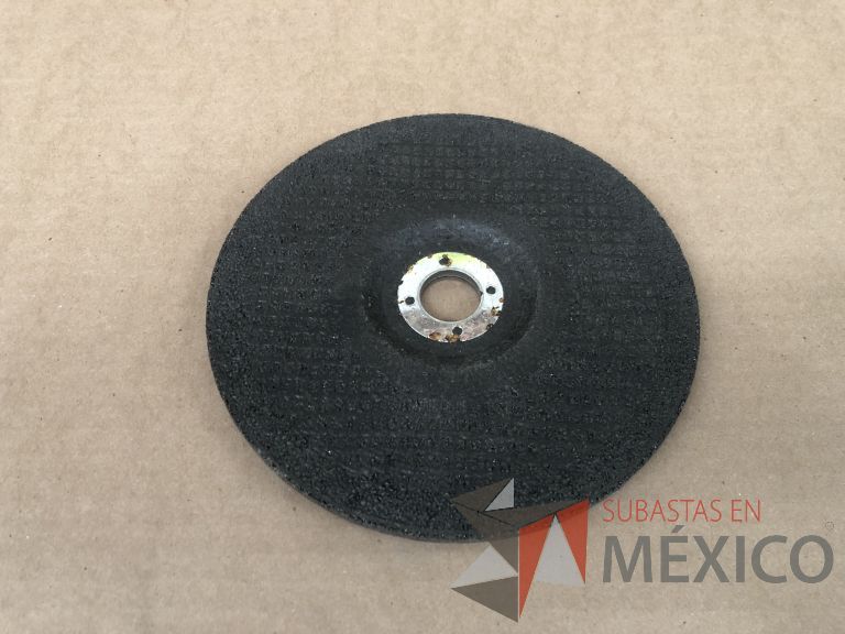 Lote 012 - 2470 Piezas de diferentes materiales (Terminal ojillos, barras de silicón, grano de esmeril, discos depredador, rollos de alambre, limas, bandas, brocas, tarrajas, vidrios, lijas, electrodos, cuchillas, entre otros) - Imagen 115