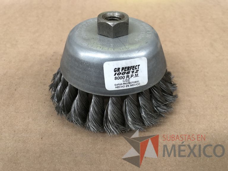 Lote 012 - 2470 Piezas de diferentes materiales (Terminal ojillos, barras de silicón, grano de esmeril, discos depredador, rollos de alambre, limas, bandas, brocas, tarrajas, vidrios, lijas, electrodos, cuchillas, entre otros) - Imagen 302