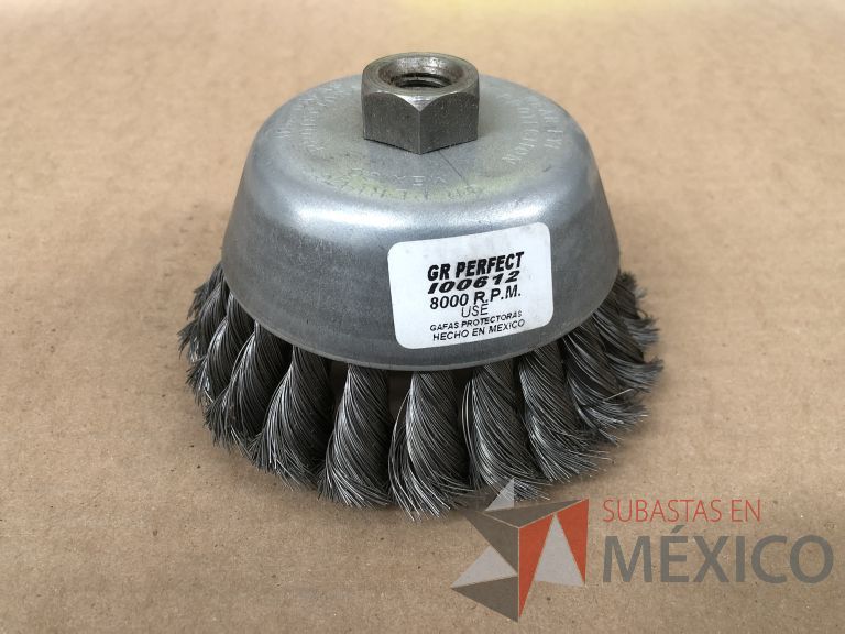 Lote 012 - 2470 Piezas de diferentes materiales (Terminal ojillos, barras de silicón, grano de esmeril, discos depredador, rollos de alambre, limas, bandas, brocas, tarrajas, vidrios, lijas, electrodos, cuchillas, entre otros) - Imagen 298
