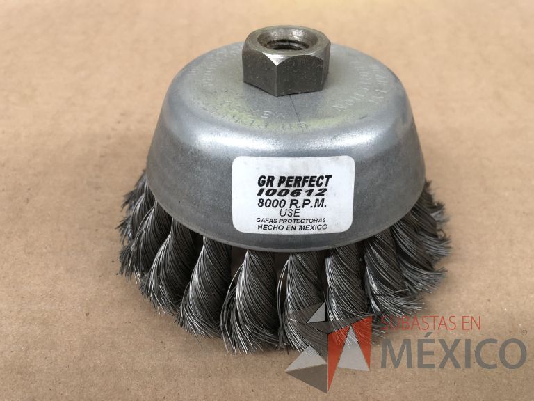 Lote 012 - 2470 Piezas de diferentes materiales (Terminal ojillos, barras de silicón, grano de esmeril, discos depredador, rollos de alambre, limas, bandas, brocas, tarrajas, vidrios, lijas, electrodos, cuchillas, entre otros) - Imagen 299