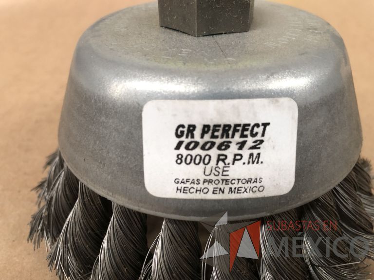 Lote 012 - 2470 Piezas de diferentes materiales (Terminal ojillos, barras de silicón, grano de esmeril, discos depredador, rollos de alambre, limas, bandas, brocas, tarrajas, vidrios, lijas, electrodos, cuchillas, entre otros) - Imagen 296