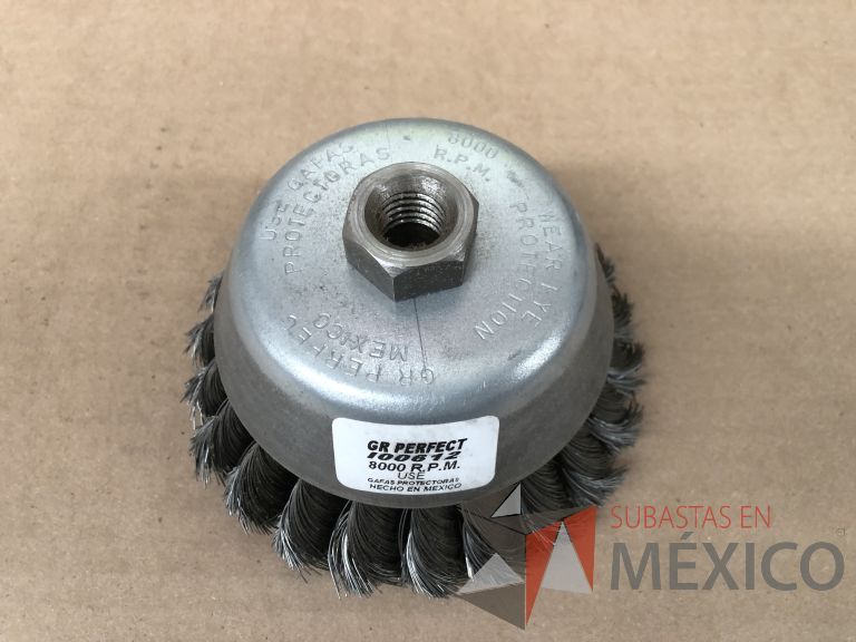 Lote 012 - 2470 Piezas de diferentes materiales (Terminal ojillos, barras de silicón, grano de esmeril, discos depredador, rollos de alambre, limas, bandas, brocas, tarrajas, vidrios, lijas, electrodos, cuchillas, entre otros) - Imagen 297