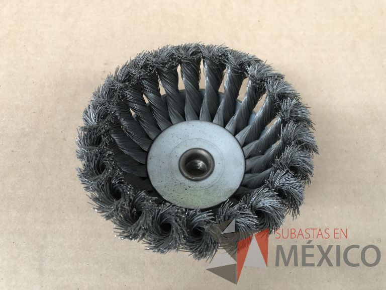 Lote 012 - 2470 Piezas de diferentes materiales (Terminal ojillos, barras de silicón, grano de esmeril, discos depredador, rollos de alambre, limas, bandas, brocas, tarrajas, vidrios, lijas, electrodos, cuchillas, entre otros) - Imagen 301