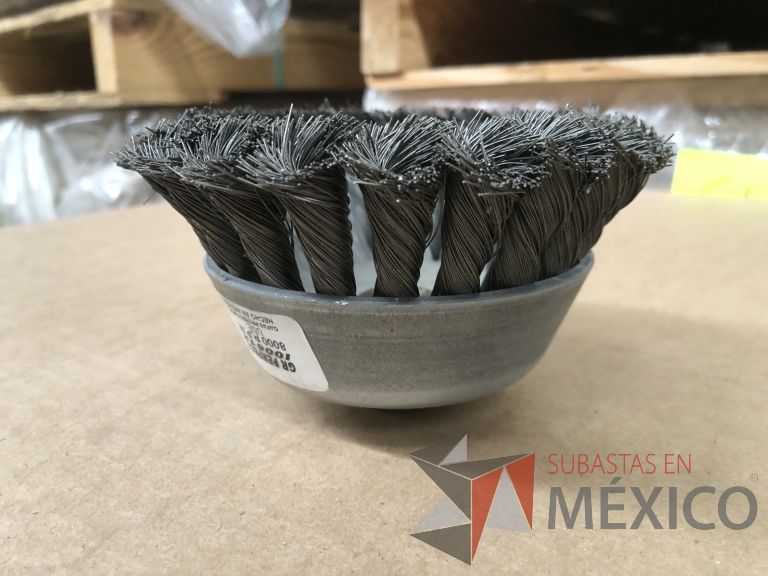 Lote 012 - 2470 Piezas de diferentes materiales (Terminal ojillos, barras de silicón, grano de esmeril, discos depredador, rollos de alambre, limas, bandas, brocas, tarrajas, vidrios, lijas, electrodos, cuchillas, entre otros) - Imagen 170