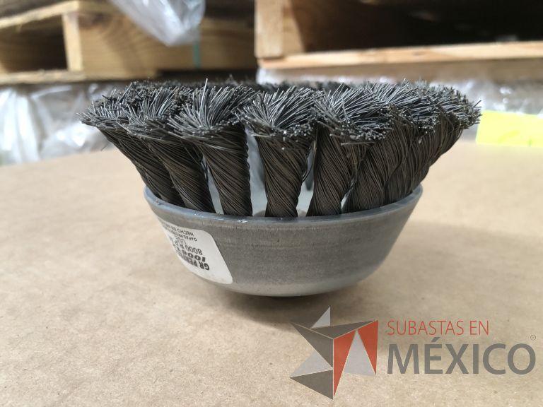 Lote 012 - 2470 Piezas de diferentes materiales (Terminal ojillos, barras de silicón, grano de esmeril, discos depredador, rollos de alambre, limas, bandas, brocas, tarrajas, vidrios, lijas, electrodos, cuchillas, entre otros) - Imagen 294