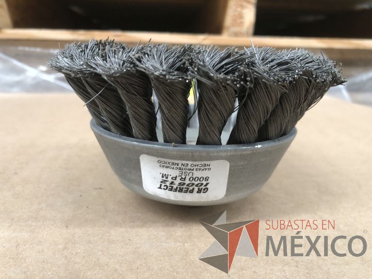Lote 012 - 2470 Piezas de diferentes materiales (Terminal ojillos, barras de silicón, grano de esmeril, discos depredador, rollos de alambre, limas, bandas, brocas, tarrajas, vidrios, lijas, electrodos, cuchillas, entre otros) - Imagen 167