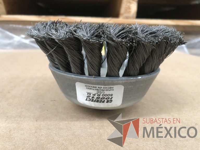 Lote 012 - 2470 Piezas de diferentes materiales (Terminal ojillos, barras de silicón, grano de esmeril, discos depredador, rollos de alambre, limas, bandas, brocas, tarrajas, vidrios, lijas, electrodos, cuchillas, entre otros) - Imagen 164