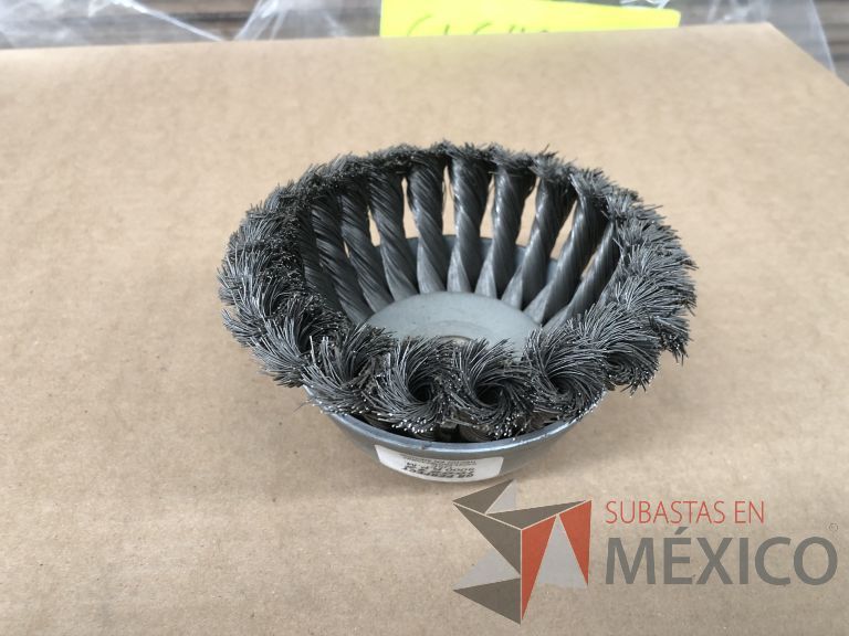 Lote 012 - 2470 Piezas de diferentes materiales (Terminal ojillos, barras de silicón, grano de esmeril, discos depredador, rollos de alambre, limas, bandas, brocas, tarrajas, vidrios, lijas, electrodos, cuchillas, entre otros) - Imagen 169