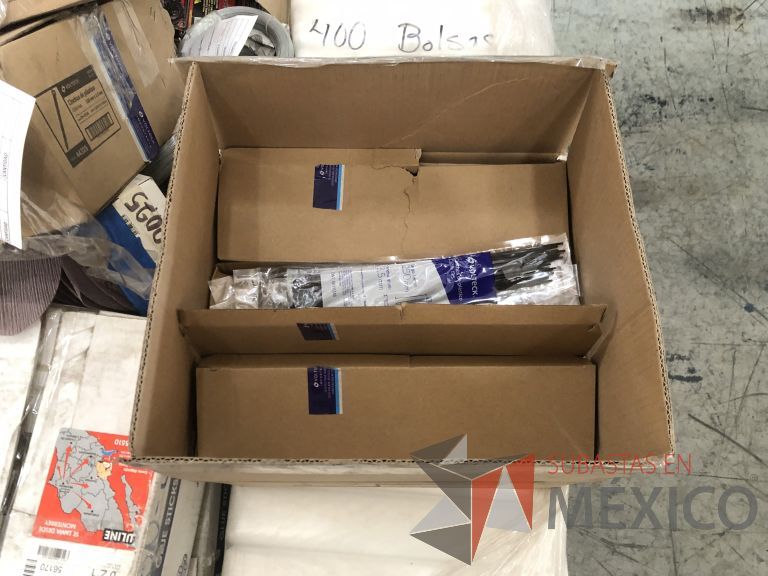Lote 012 - 2470 Piezas de diferentes materiales (Terminal ojillos, barras de silicón, grano de esmeril, discos depredador, rollos de alambre, limas, bandas, brocas, tarrajas, vidrios, lijas, electrodos, cuchillas, entre otros) - Imagen 357
