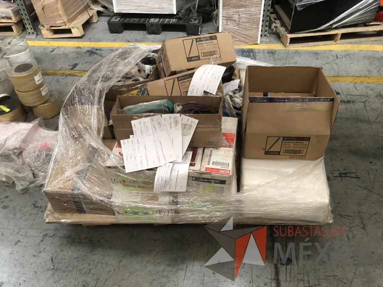 Lote 012 - 2470 Piezas de diferentes materiales (Terminal ojillos, barras de silicón, grano de esmeril, discos depredador, rollos de alambre, limas, bandas, brocas, tarrajas, vidrios, lijas, electrodos, cuchillas, entre otros) - Imagen 354