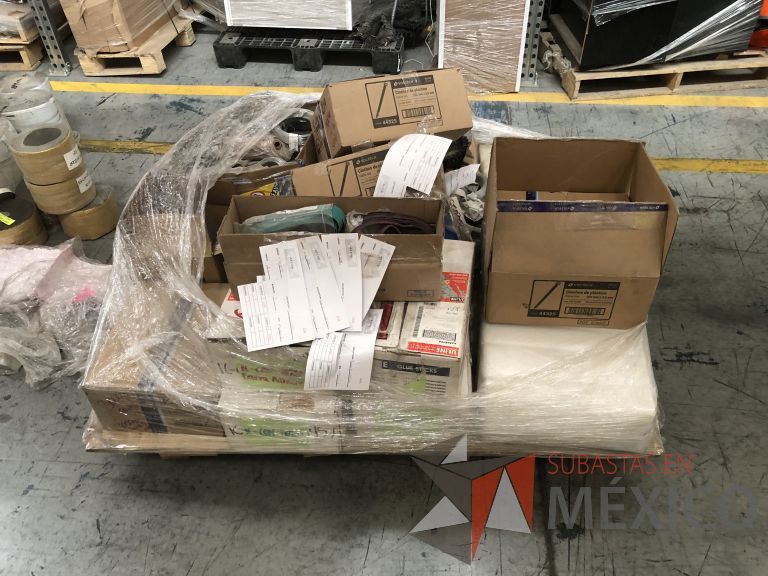 Lote 012 - 2470 Piezas de diferentes materiales (Terminal ojillos, barras de silicón, grano de esmeril, discos depredador, rollos de alambre, limas, bandas, brocas, tarrajas, vidrios, lijas, electrodos, cuchillas, entre otros) - Imagen 351