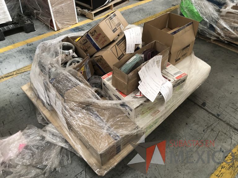 Lote 012 - 2470 Piezas de diferentes materiales (Terminal ojillos, barras de silicón, grano de esmeril, discos depredador, rollos de alambre, limas, bandas, brocas, tarrajas, vidrios, lijas, electrodos, cuchillas, entre otros) - Imagen 355