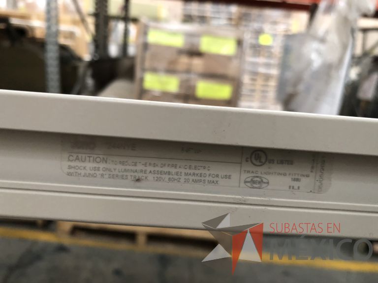 Lote 007 - 7227 Piezas de diferentes componentes (Paneles LED, Fuentes conmutadas, multicontactos, contacto dúplex, termofil, LED Panel, Fuentes de voltaje, etc.) - Imagen 182
