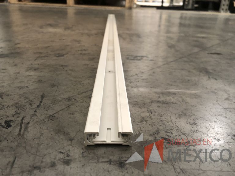 Lote 007 - 7227 Piezas de diferentes componentes (Paneles LED, Fuentes conmutadas, multicontactos, contacto dúplex, termofil, LED Panel, Fuentes de voltaje, etc.) - Imagen 308