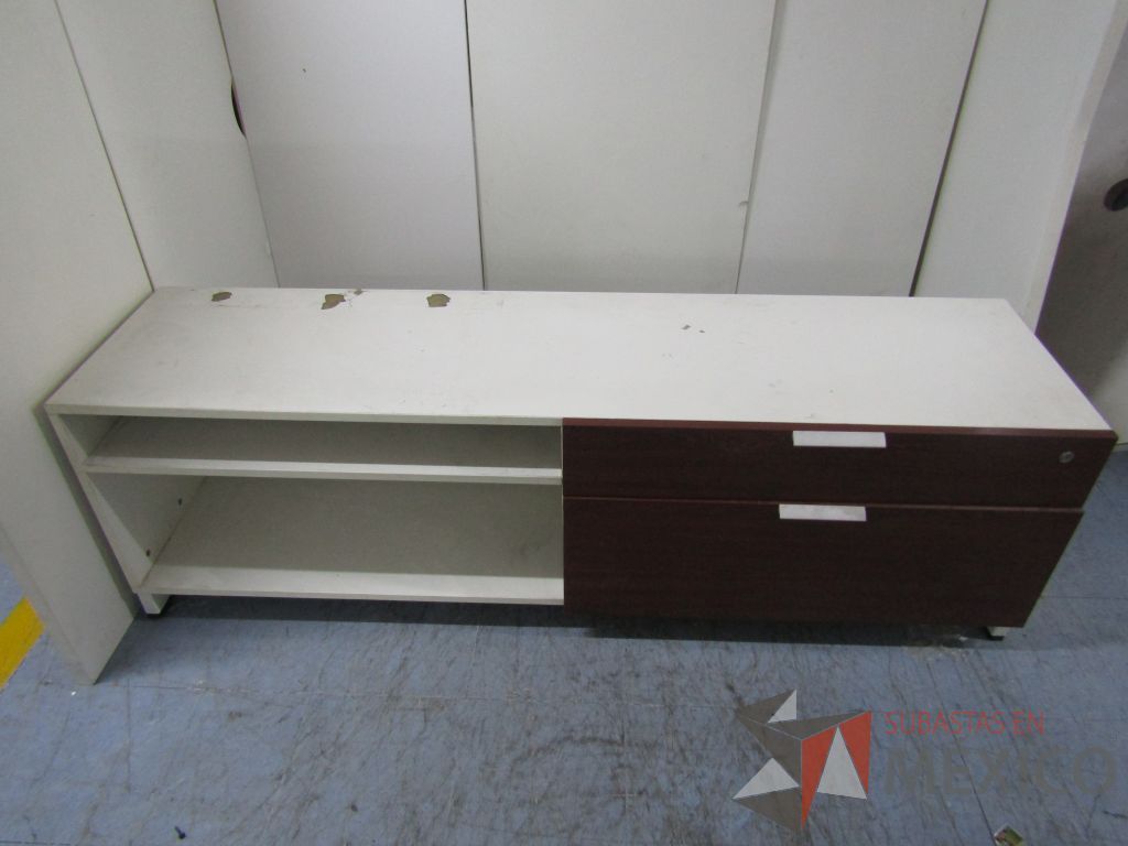 Lote 006 - Credenza de 2 cajones y 1 entre paño color blanco con vino - Imagen 6