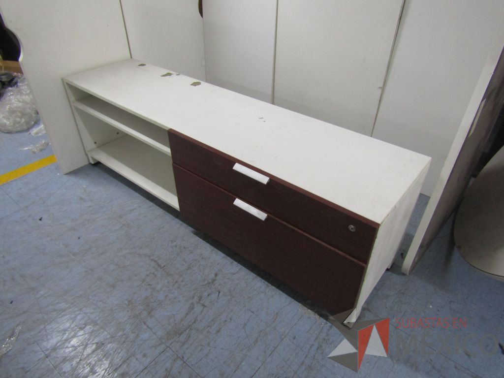 Lote 006 - Credenza de 2 cajones y 1 entre paño color blanco con vino - Imagen 5