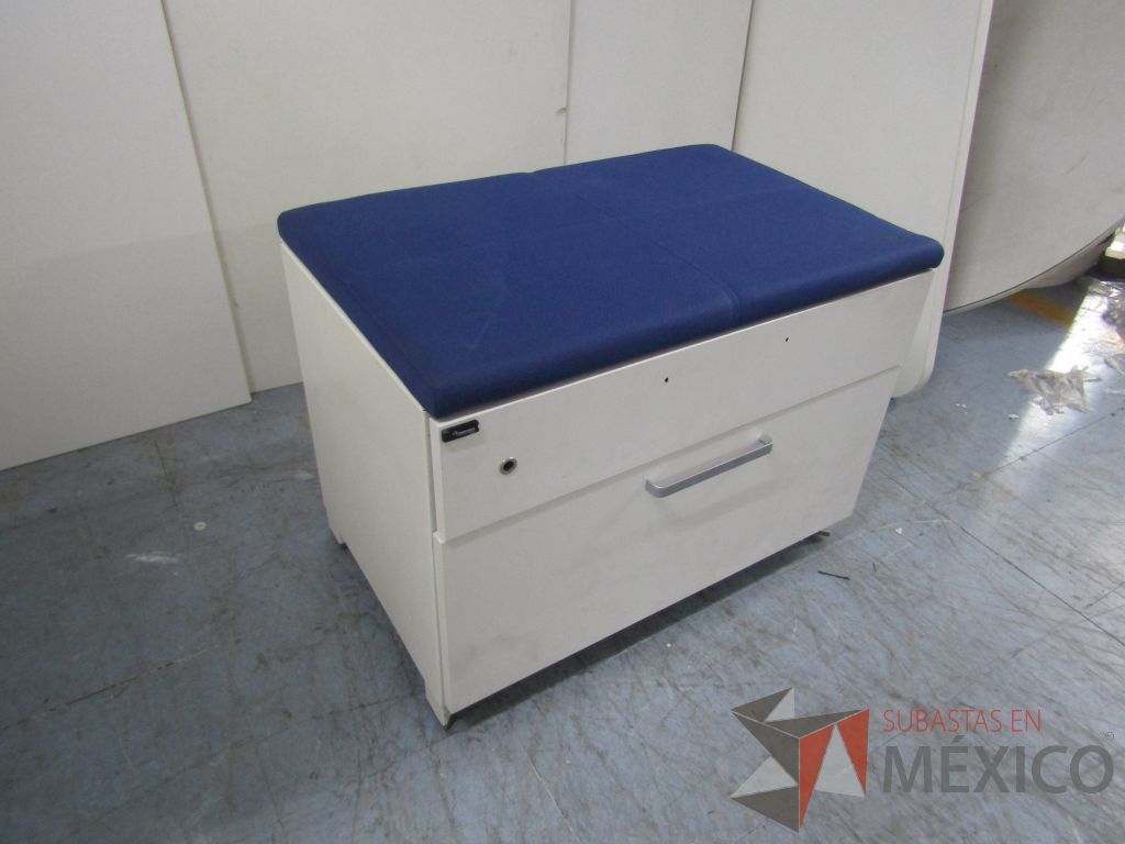 Lote 007 - Archivero horizontal de 2 cajones con cojín en tela color azul - Imagen 3