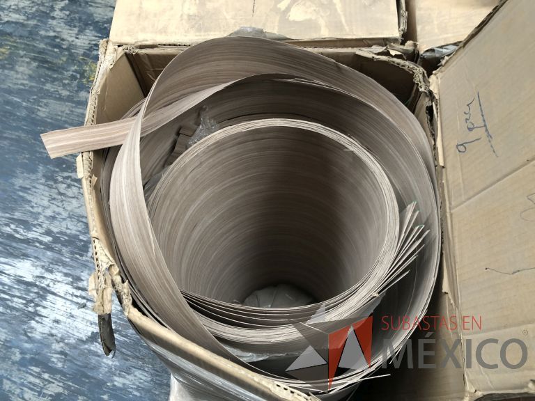 Lote 011 - 285 Piezas de diferentes materiales (Chapas de madera, Tableros perfocel, HPL y MDF fire retardant) - Imagen 56