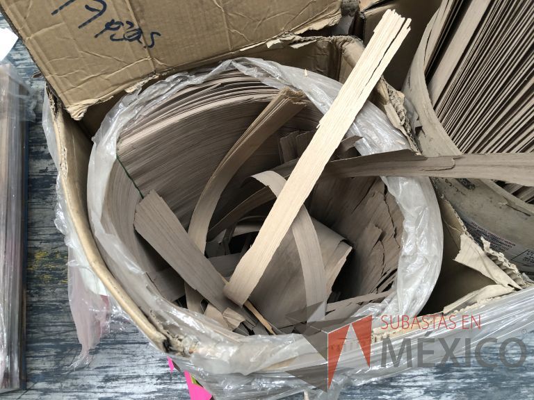 Lote 011 - 285 Piezas de diferentes materiales (Chapas de madera, Tableros perfocel, HPL y MDF fire retardant) - Imagen 45