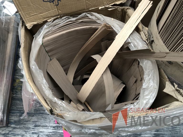Lote 011 - 285 Piezas de diferentes materiales (Chapas de madera, Tableros perfocel, HPL y MDF fire retardant) - Imagen 74