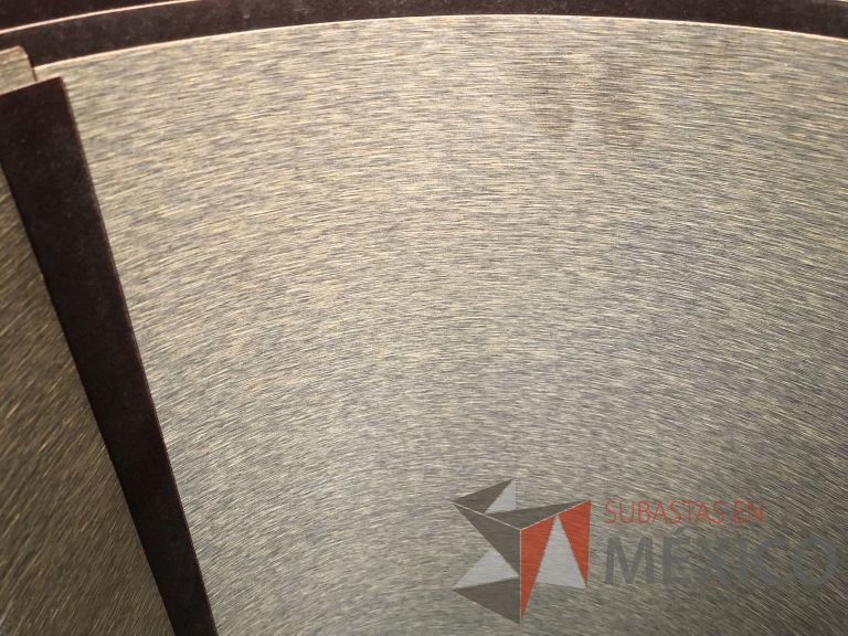 Lote 011 - 285 Piezas de diferentes materiales (Chapas de madera, Tableros perfocel, HPL y MDF fire retardant) - Imagen 58