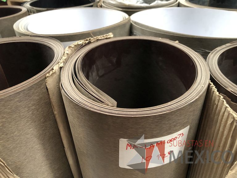 Lote 011 - 285 Piezas de diferentes materiales (Chapas de madera, Tableros perfocel, HPL y MDF fire retardant) - Imagen 26