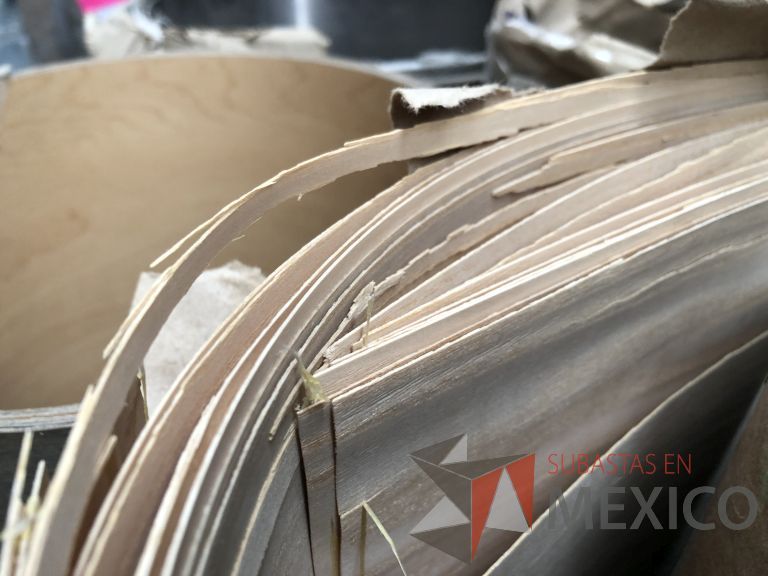 Lote 010 - 232 Piezas de diferentes materiales (Chapas de madera, aglomerados y MDF) - Imagen 22